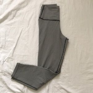 Nike Women's Dri-FIT Gingham Cropped Yoga Leggings